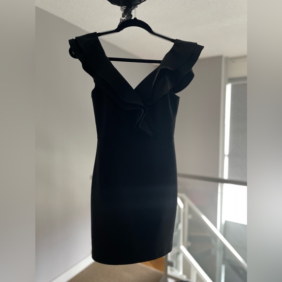 Short black off the shoulder ruffle dress - Picture 2 of 12